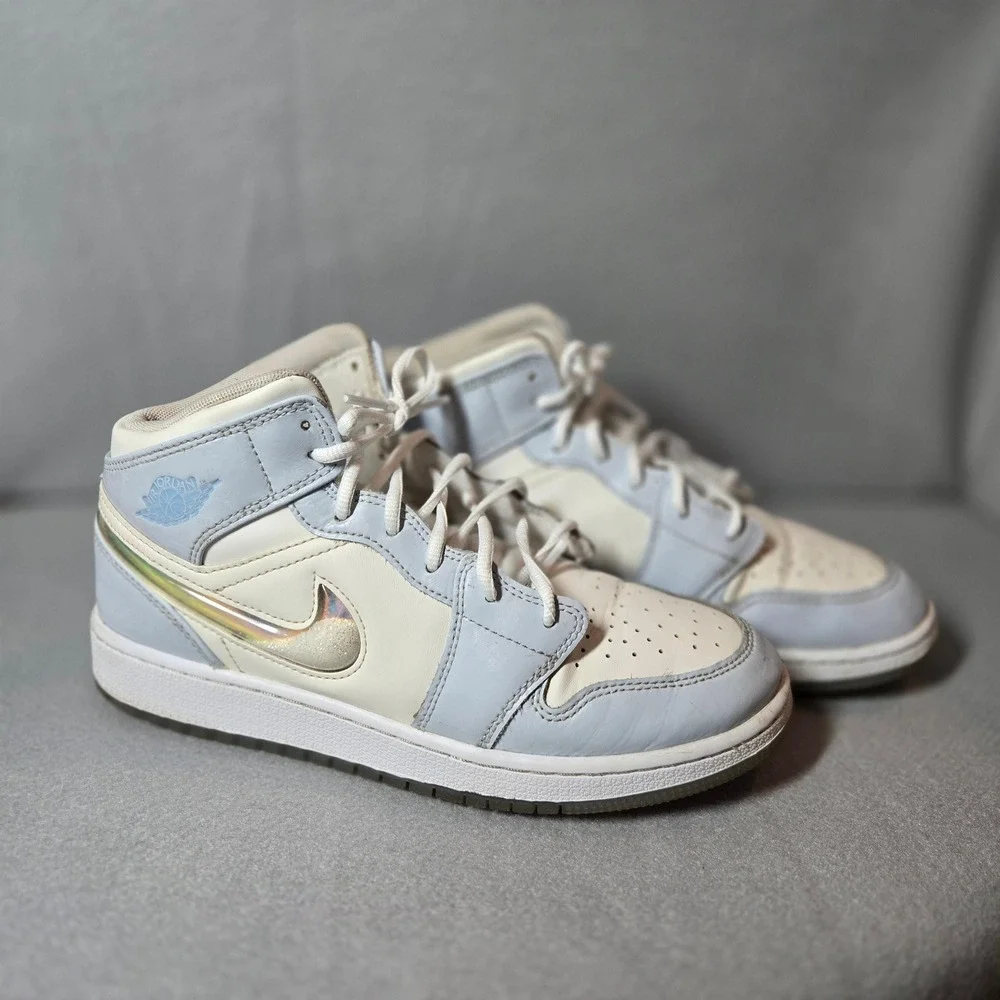 Nike Air Jordan 1 Mid SE GS Sneakers Size 7Y